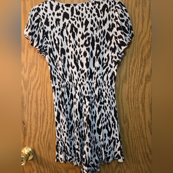 Pretty black and white shorts romper with tie front and pockets. Great shape. - Picture 7 of 10